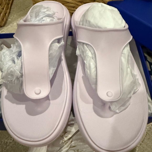 Stuart Weitzman purple sandals - Picture 4 of 6